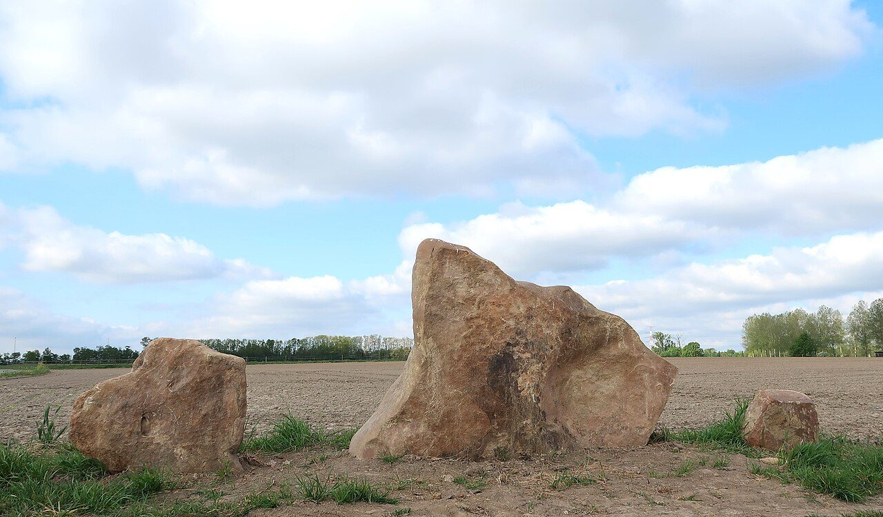 Foto van Opgeploegde zandsteenblokken